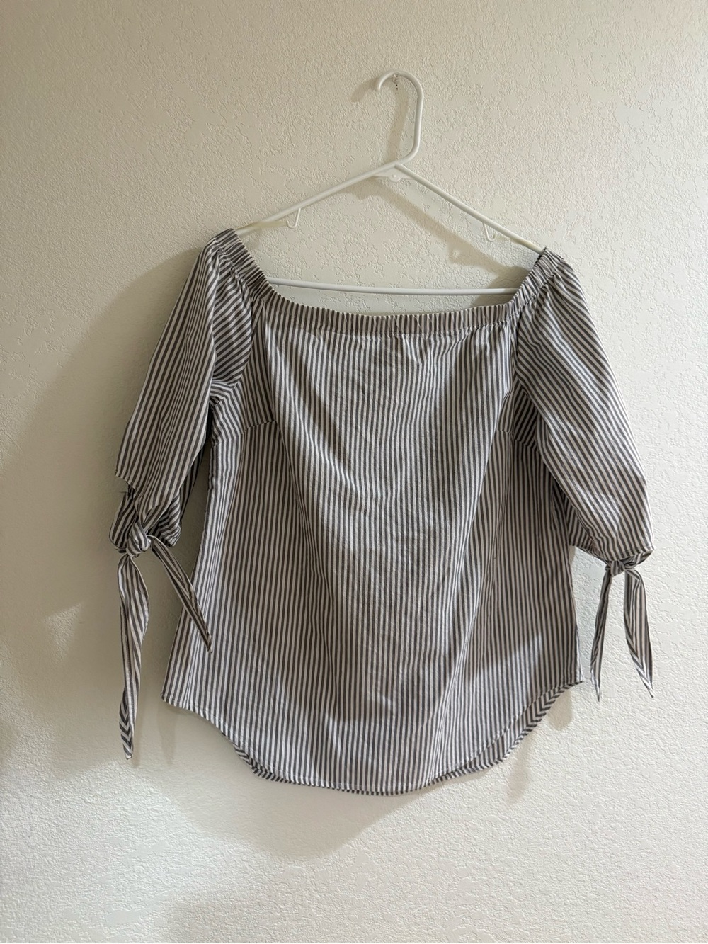 Faded Glory Gray and White Striped Off-Shoulder Tie-Sleeve Top
